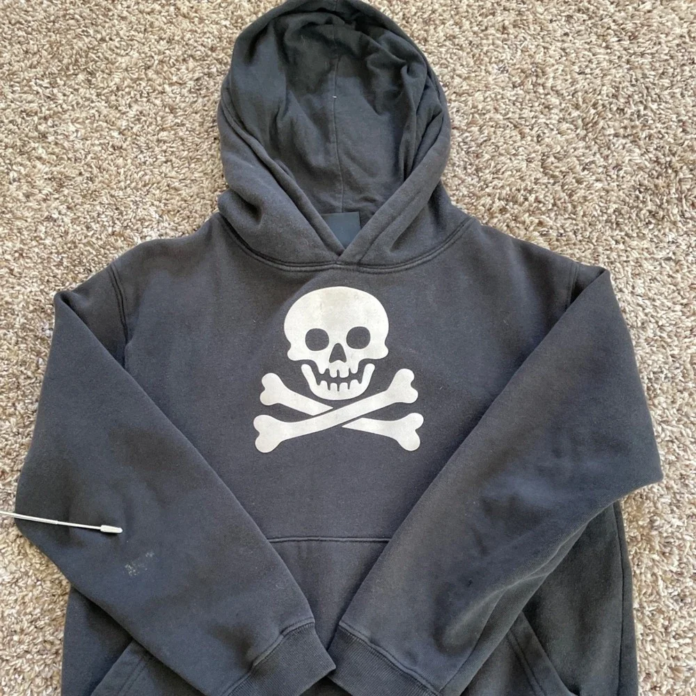 Vintage Giant Merchandising Black Skull and Crossbones Graphic Hoodie Mens Large